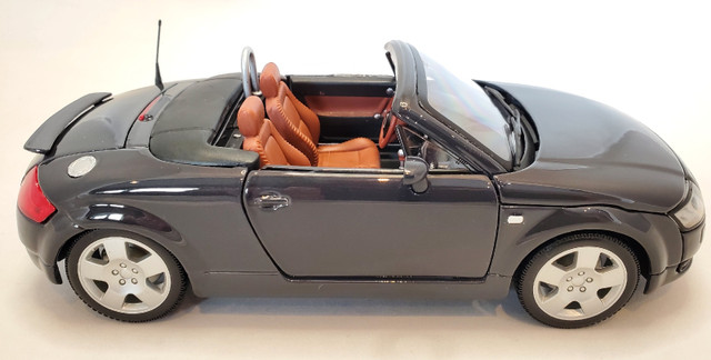 1:18 Diecast Maisto Audi TT Roadster Dark Grey in Arts & Collectibles in Kawartha Lakes - Image 3