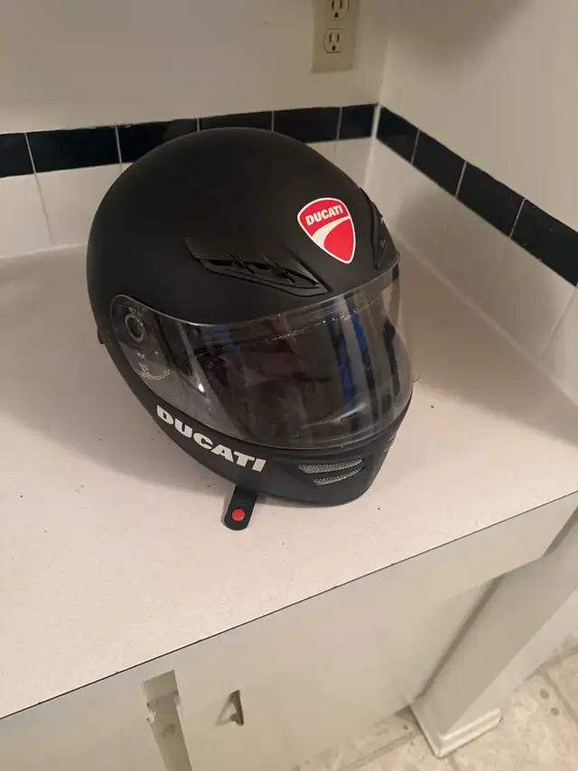 Ducati Helmet in good condition size M 2010 model 0F23 in Motorcycle Parts & Accessories in Edmonton - Image 2