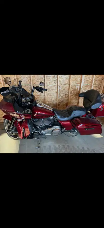 21500km 7000km on tires 124” zippers sleeper Red 468 cam Upgraded oil pump 14” bars Aftermarket seat...