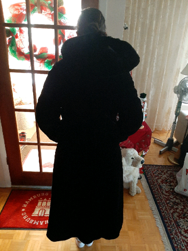 Winter coat hooded black long faux fur women  in Women's - Tops & Outerwear in City of Montréal - Image 6