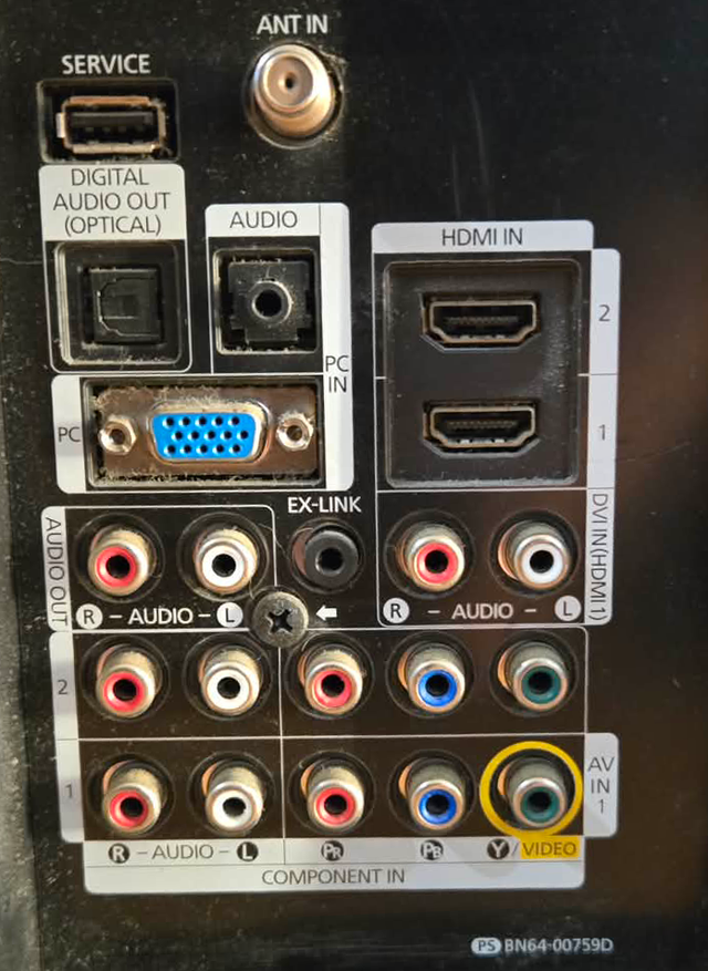 TV - 32 inch - Samsung in TVs in City of Montréal - Image 4