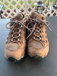 Ladies Oboz Waterproof Hiking Shoe - Size 8