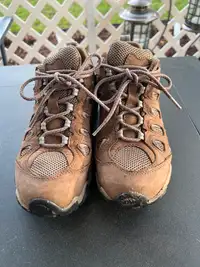 Ladies Oboz Waterproof Hiking Shoe - Size 8