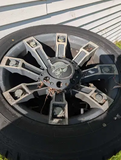 275/55 R20. Metal mulisha rims with Sailing Terramax tires. Lots of tread left. Damage to sidewall o...