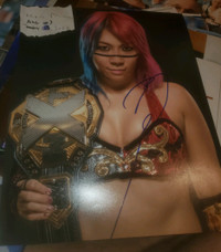 Asuka WWE signed 8x10 and 11x14 pictures / Photos signées