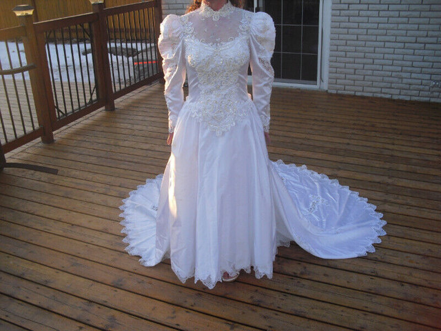 Wedding Dress Size 6-9 in Wedding in Belleville