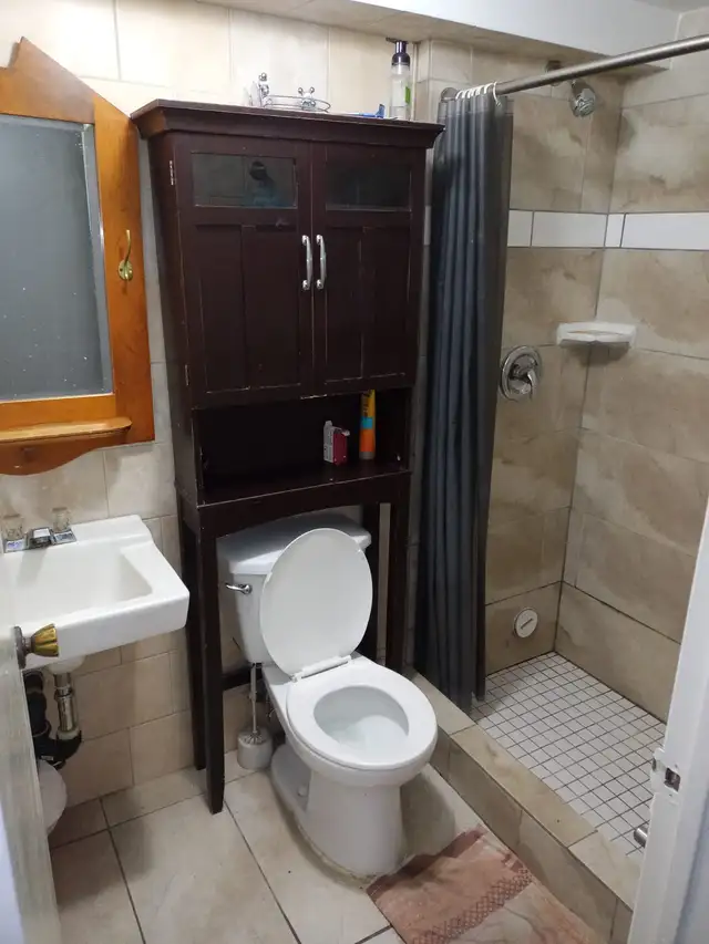 Albert Street Waterloo- $600/Month All Inclusive+One Month Off in Room Rentals & Roommates in Kitchener / Waterloo - Image 4