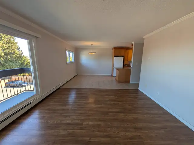 Bright 2-Bedroom Corner Condo with Ocean & Mountain Views