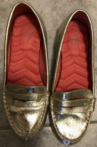 Women's GOLD Penny Loafers/Shoes - Sz 6