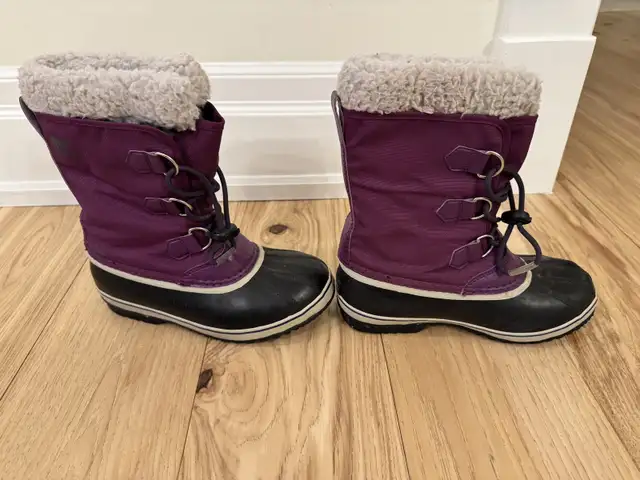 Kids Sorel Size 4 Winter Boots- Like New in Kids & Youth in Mississauga / Peel Region - Image 3