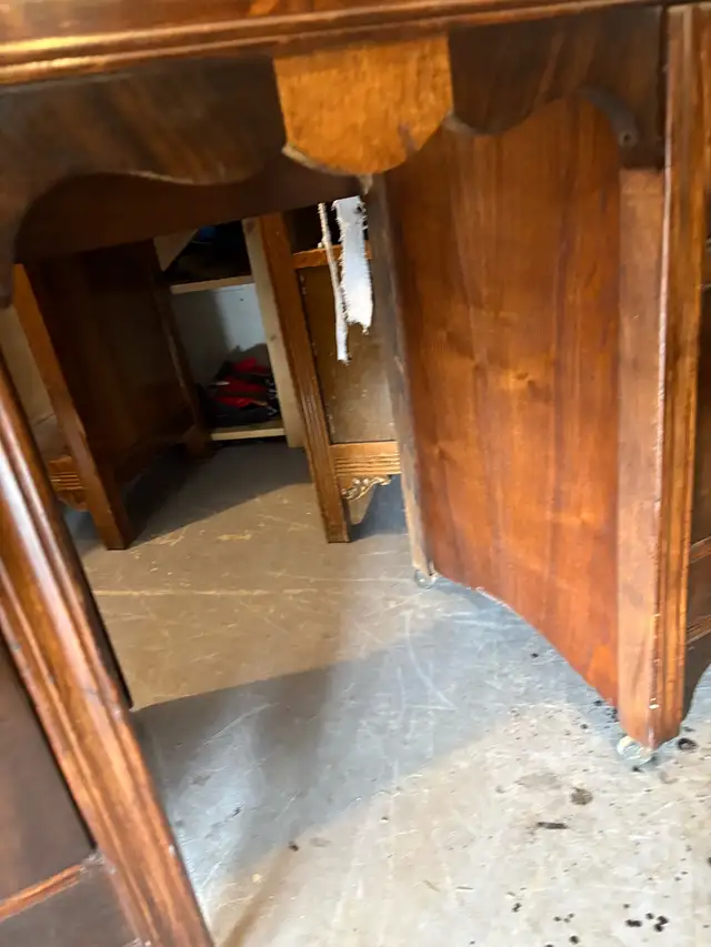 Vintage 4 Drawer Vanity with Mirror in Dressers & Wardrobes in Calgary - Image 6