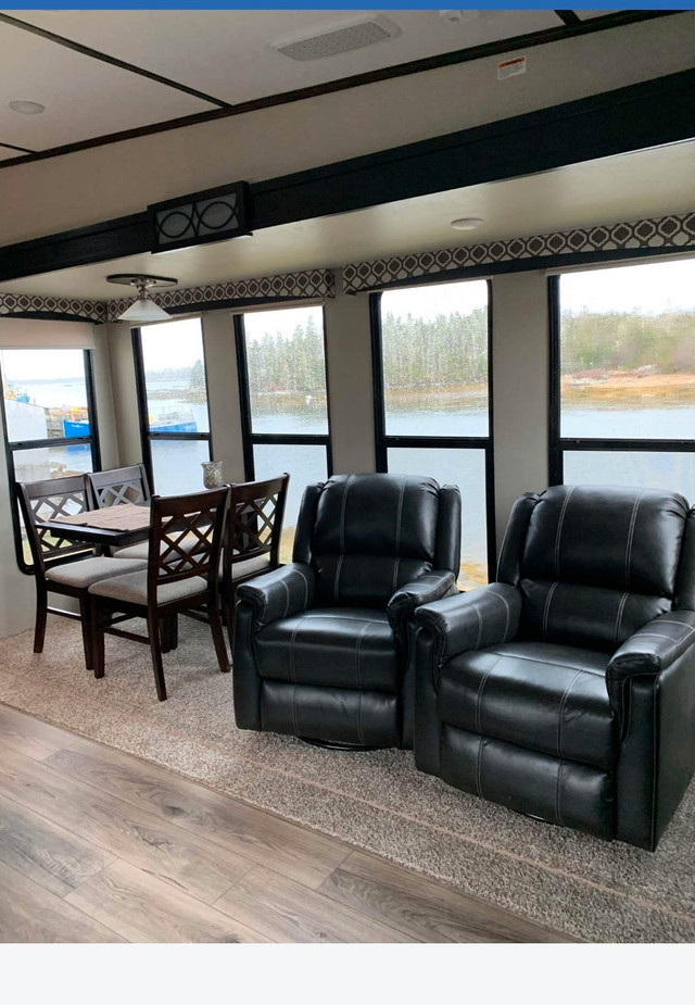 2020 Sanibel 3042 Wide Body Luxury Couples 5th wheel in Travel Trailers & Campers in New Glasgow - Image 3