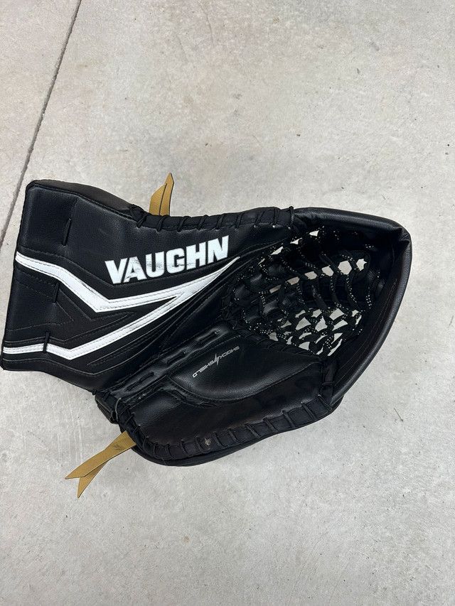 Vaughn Ventus SLR3 Pro Senior Goalie Catcher in Hockey in Chatham-Kent