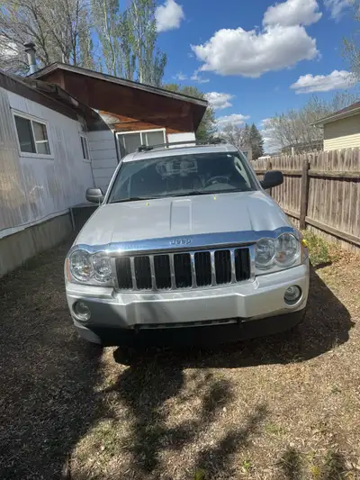 2005 Jeep grand Cherokee 331,000kms new tires and comes with another set. New manifold gaskets new m...