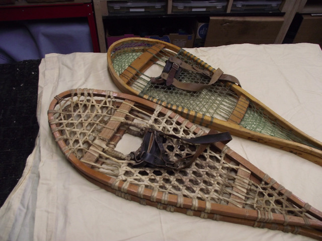 VINTAGE SNOW SHOES in Other in Moncton - Image 2