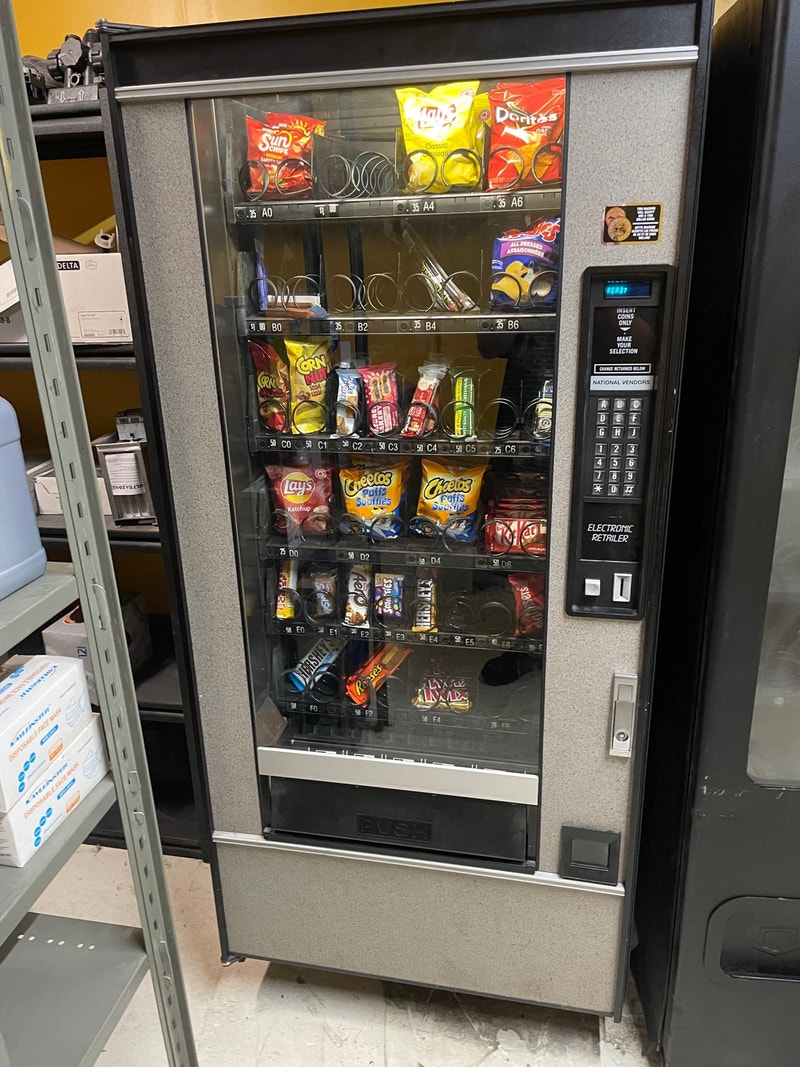 Snack vending machine Other Business & Industrial Calgary Kijiji