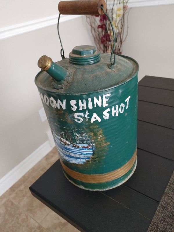 Vintage GAS CAN Folk ART Tole painting MOONSHINE in Arts & Collectibles in Ottawa - Image 2