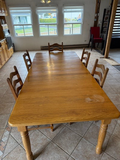 Grande table de cuisine en bois franc, View more