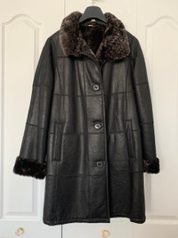 Manteau en cuir et doublé fourrure / Women's Leather Fur Lined