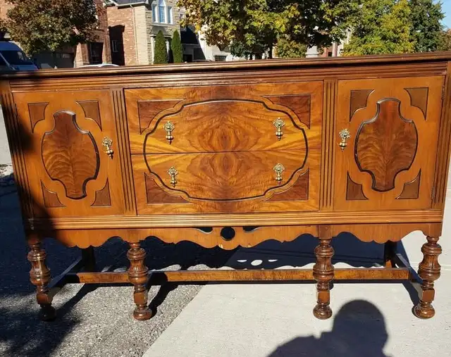 GREAT QUALITY Brand Name Dresser/Sideboard/Bar/China Cabinets in Hutches & Display Cabinets in City of Toronto - Image 4