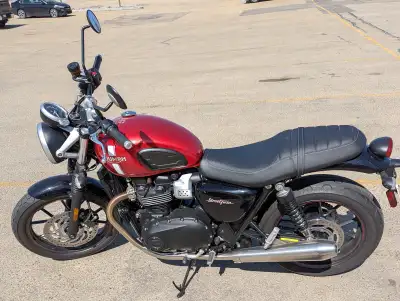 2018 Triumph Street Twin 900cc Driven 1,289 km Very low KMs, runs great, sounds awesome. I got it la...