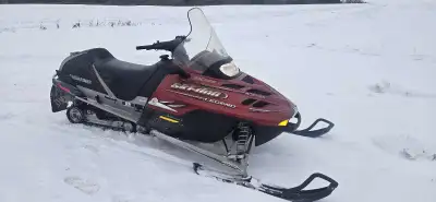 Runs and drives like new 2004 skidoo legend 600sdi Reverse and electric start Has new battery Ready...