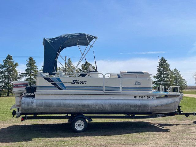 20’ Sylvan Pontoon boat  in Powerboats & Motorboats in Saskatoon