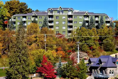 Bright Spacious 3 Bedroom Condo with a magnificent view overlooking the Bracebridge Falls and Muskok...