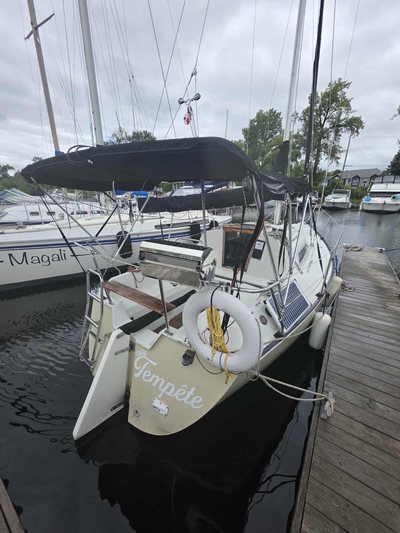 ****TOUTE OFFRE RAISONNABLE SERA ACCEPTÉE**** Nous mettons en vente notre C&C 27 Mk V, un voilier ré...