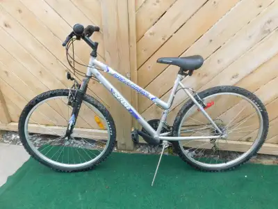 LADIES MOUNTAIN BIKE SPROR TREK size 26 inch 18 speed asking $50