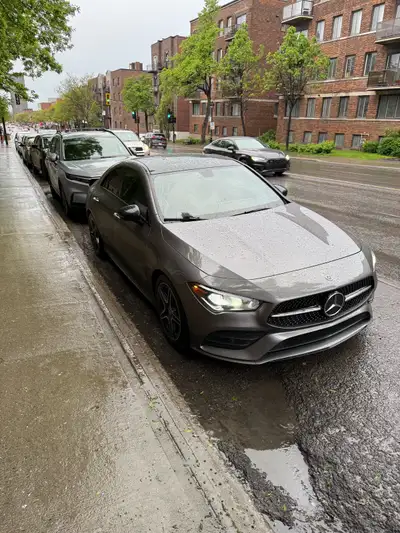 The car will be sold via a dealership as a sale of accommodation. Priced to sell! Rare and highly de...
