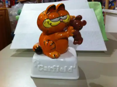 Excellent vintage condition. Made of ceramic. Hand painted. No crack, chip and crazing. About 6" H x...