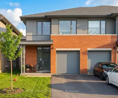 This is a beautiful End-unit townhouse in a classy, well sought-after neighborhood: The Wateridge Vi...