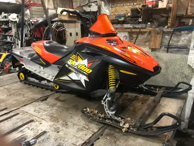 Summit 600 , 144” track , runs but needs mpem won’t recognize dess tether , tried having it programm...