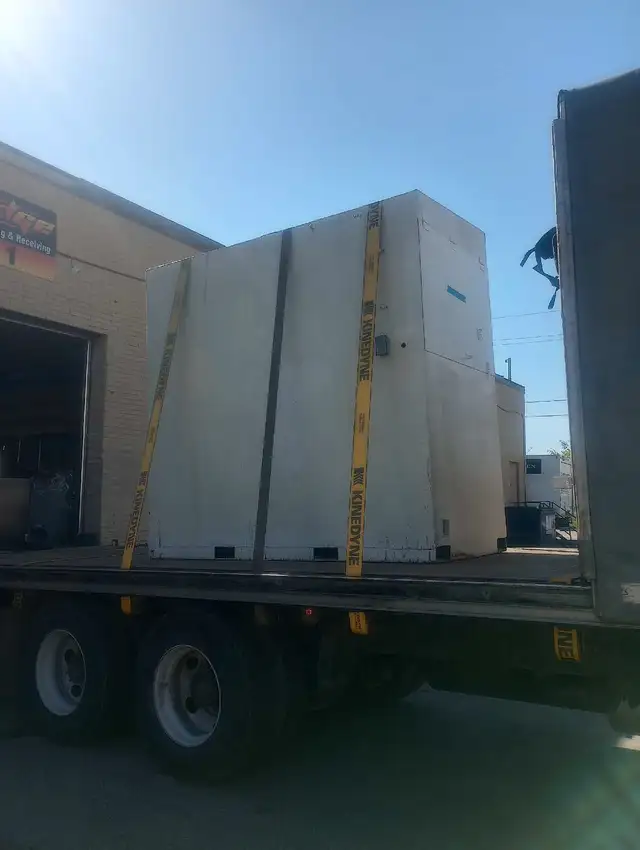 flat bed 28 feet GW 54.600 Lbs service 63006659601027123