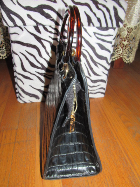 Rare unique design leather black medium size handbag in Women's - Bags & Wallets in Ottawa - Image 4