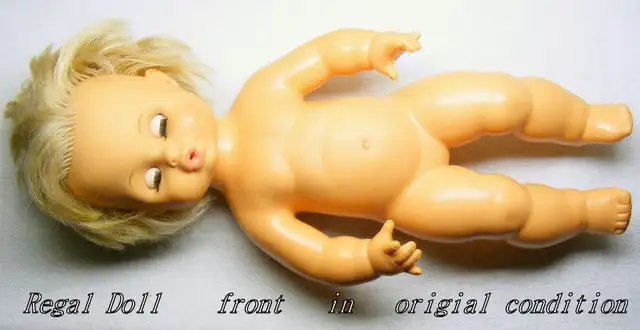 VINTAGE Regal doll, wetting, vinyl, blue sleep eyes, blond, 16” in Toys & Games in City of Toronto - Image 7