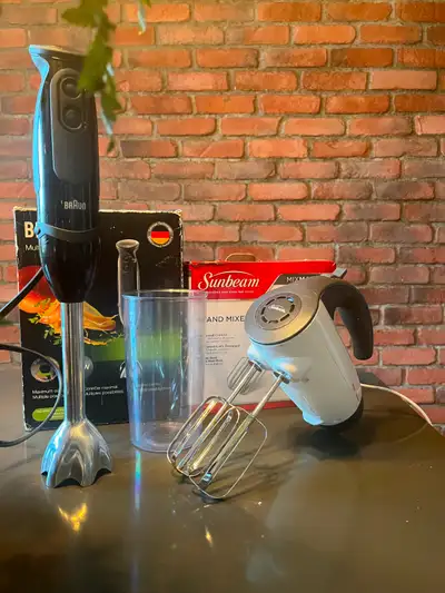 Je vends un superbe ensemble de cuisine parfait pour cuisiner et pâtisser facilement. Les deux appar...