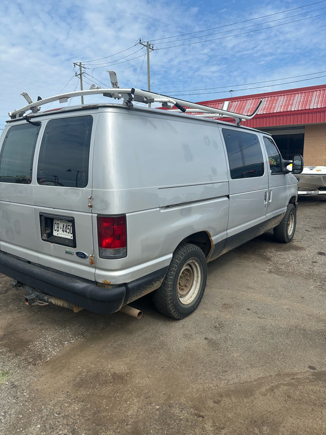 2009 Ford E-250 Cargo Van in Cars & Trucks in Thunder Bay - Image 4