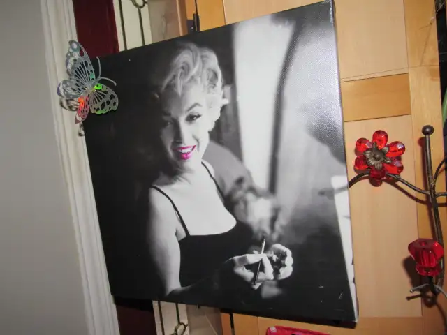 Marilyn Monroe photo wall decoration 14 X 14" in in Home Décor & Accents in Ottawa - Image 2