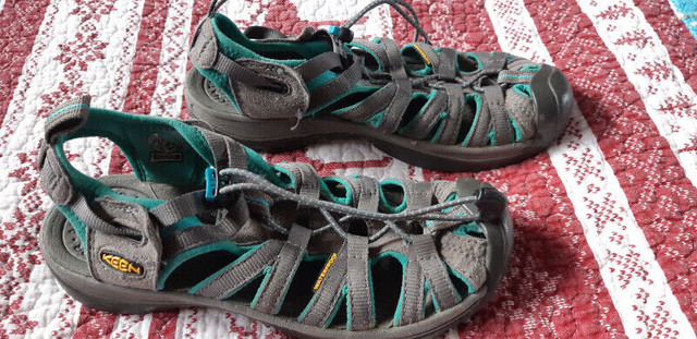 KEEN sz 7.5 Woman's Sandals in Women's - Shoes in Lethbridge