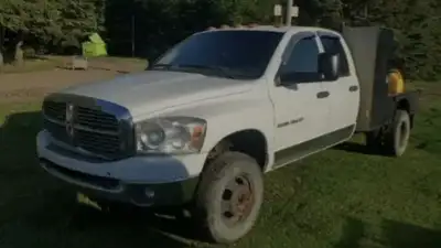 **Needs a head gasket** **Price is firm** 2008 Dodge Ram Crew Cab dually with 301,000 km. 6.7 Cummin...