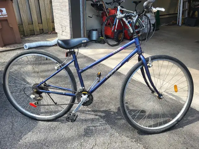 velos à vendre in Cruiser, Commuter & Hybrid in Laval / North Shore - Image 2