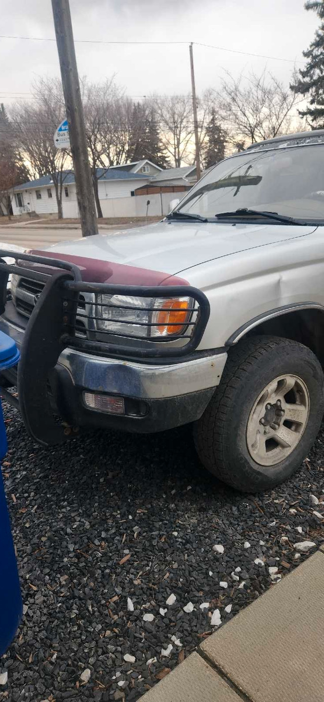 2000 Toyota 4runner SR5 in Cars & Trucks in Saskatoon