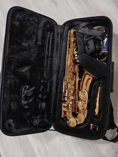 Jupiter Alto Saxophone – Complete Set w/ Case & Manual, View more