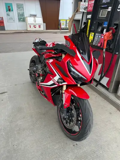 Bike is like brand new, in perfect condition 0 issues. Has any mod you can think of. CS racing exhau...