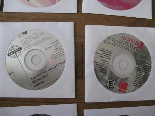Vintage Windows PC software + FREE DVD drive for desktop PC in Desktop Computers in City of Montréal - Image 4