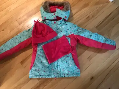 manteau d'hiver Osh Kosh - 7 ans capuchon amovible, comprends tuque et cache cou. Possibilité de vou...