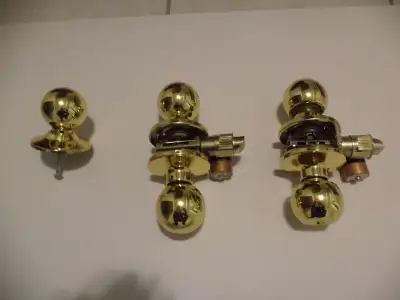 ASSORTMENT OF INTERIOR DOOR KNOBS FOR SALE., View more