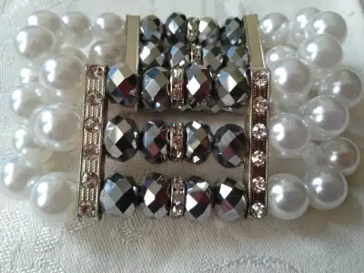 Beautiful Stretch Bracelet Faux pearls, faceted beads & crystals, View more